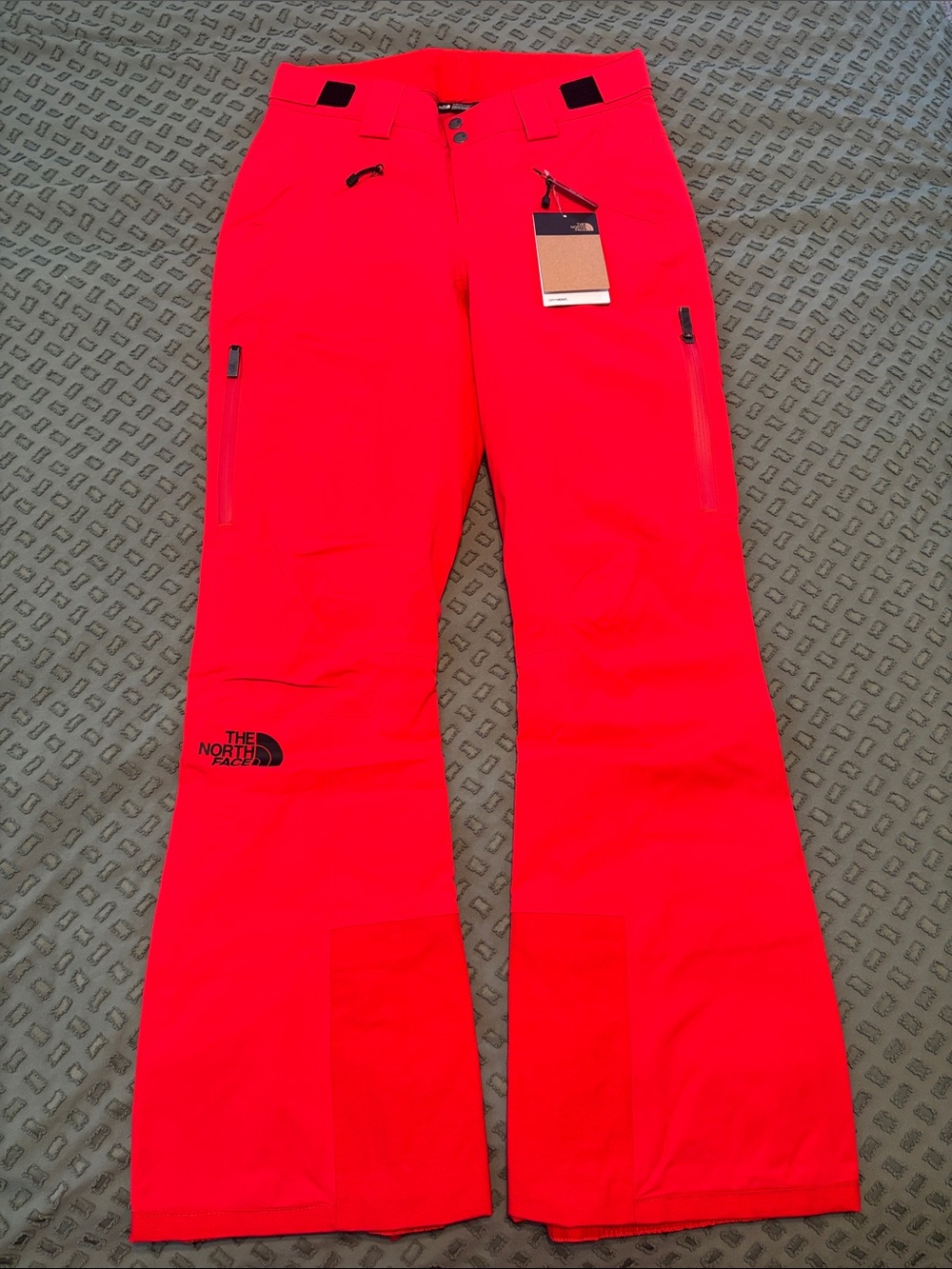 NWT! Women’s North Face Lenado insulated snow/skipant. Fiery red. Size M